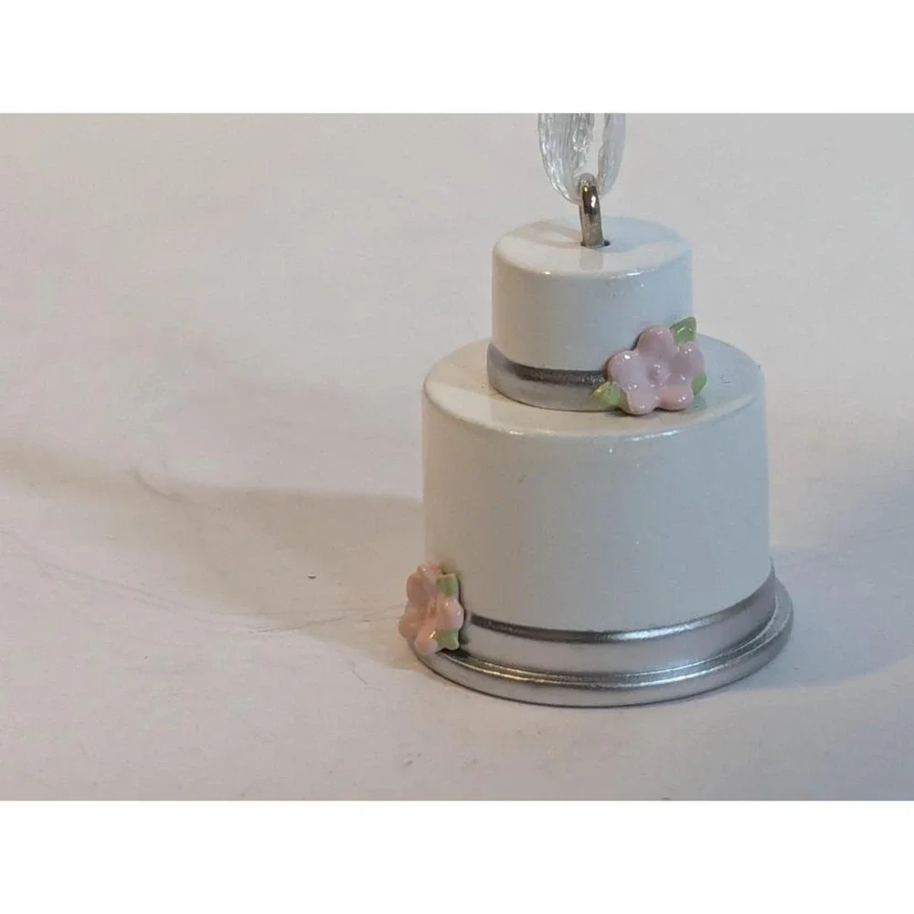 Hallmark Keepsake Cute Lil Cake‎ Ornament